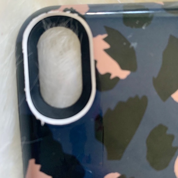 iPhone XR LuxyLemon Leopard Battery Charging Case - Picture 3 of 3